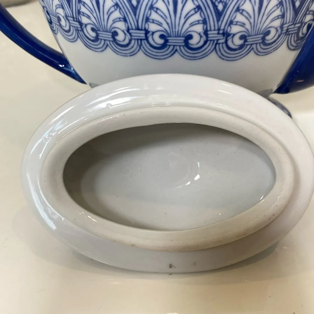 The Bombay Company Vintage Blue and White Teapot‎